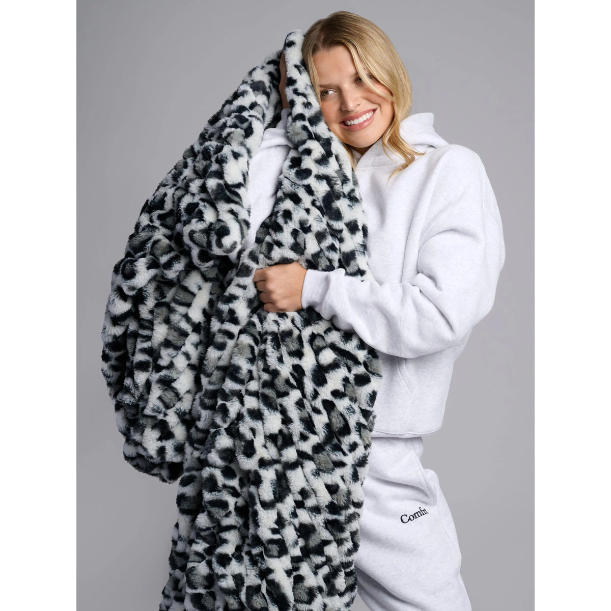 LumiHug™ Cozy Stretch Plush Blanket